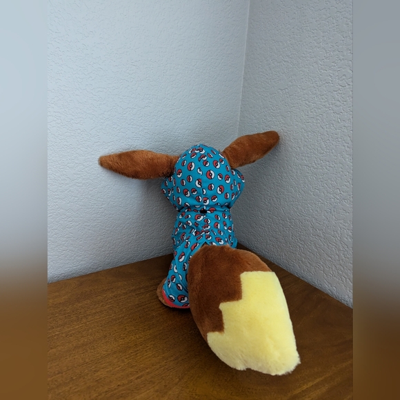 Build A Bear Pokemon Eevee Plush with Pokémon ball jacket - Picture 3 of 6